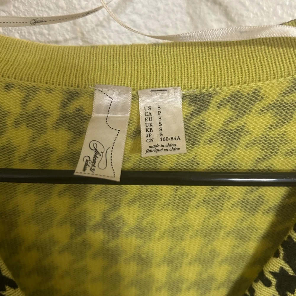 Sweater - Picture 2 of 3